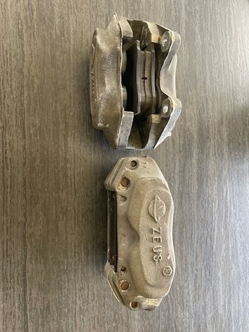 TR5, TR6, TR250 Etriers de frein à 4 pistons (Zeus)