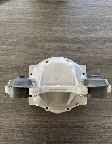 Triumph TR5, TR6, TR250 -Couvercle de différentiel et supports