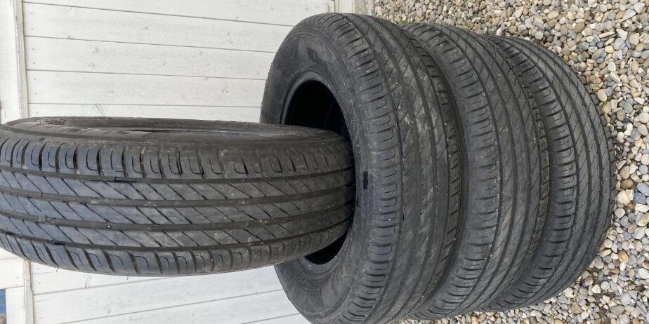 VEND 4pneus kleber Dynaxer