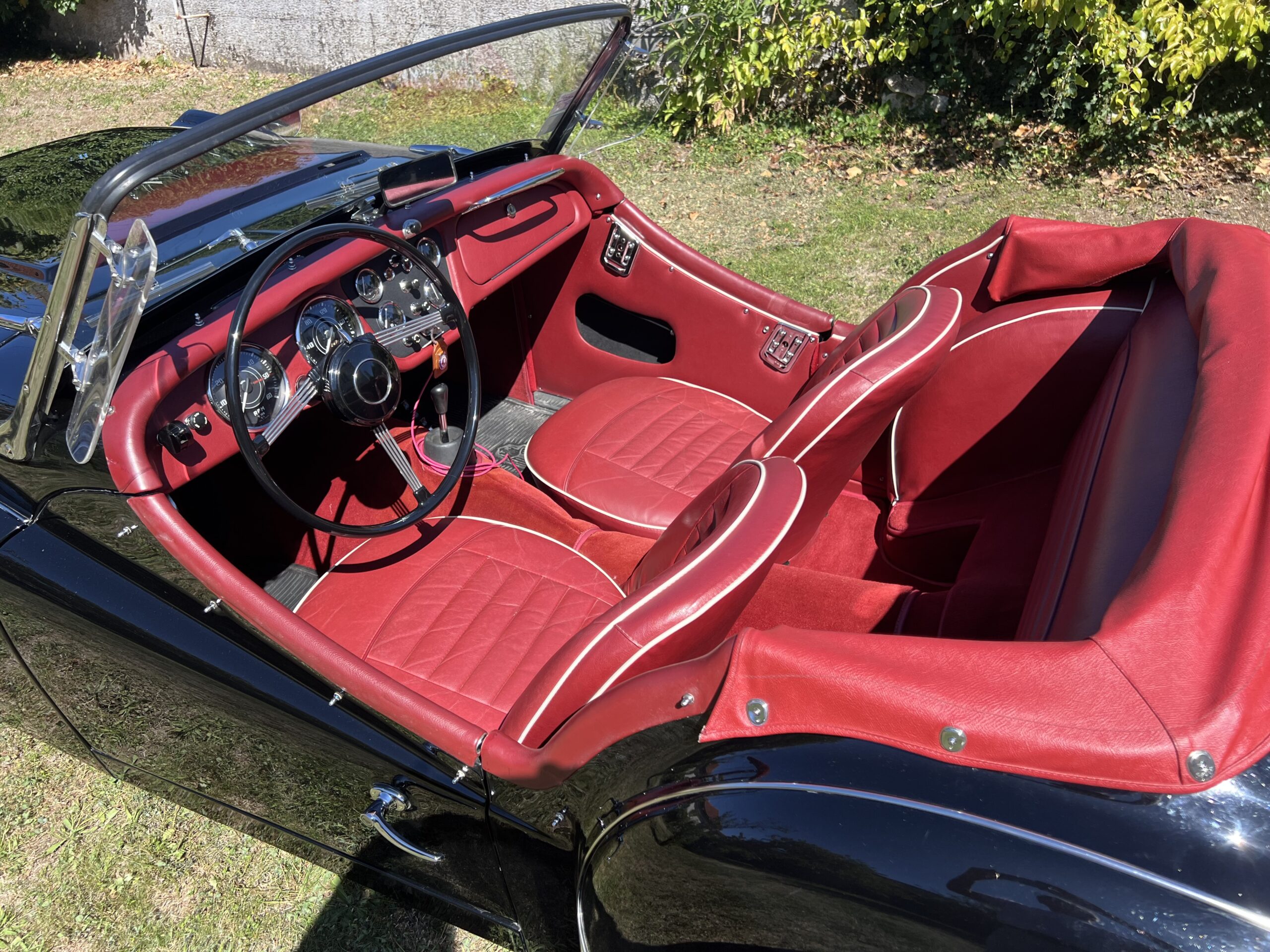 Vends TR3A 1960 noire , intérieur cuir rouge