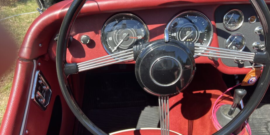 Vends TR3A 1960 noire , intérieur cuir rouge