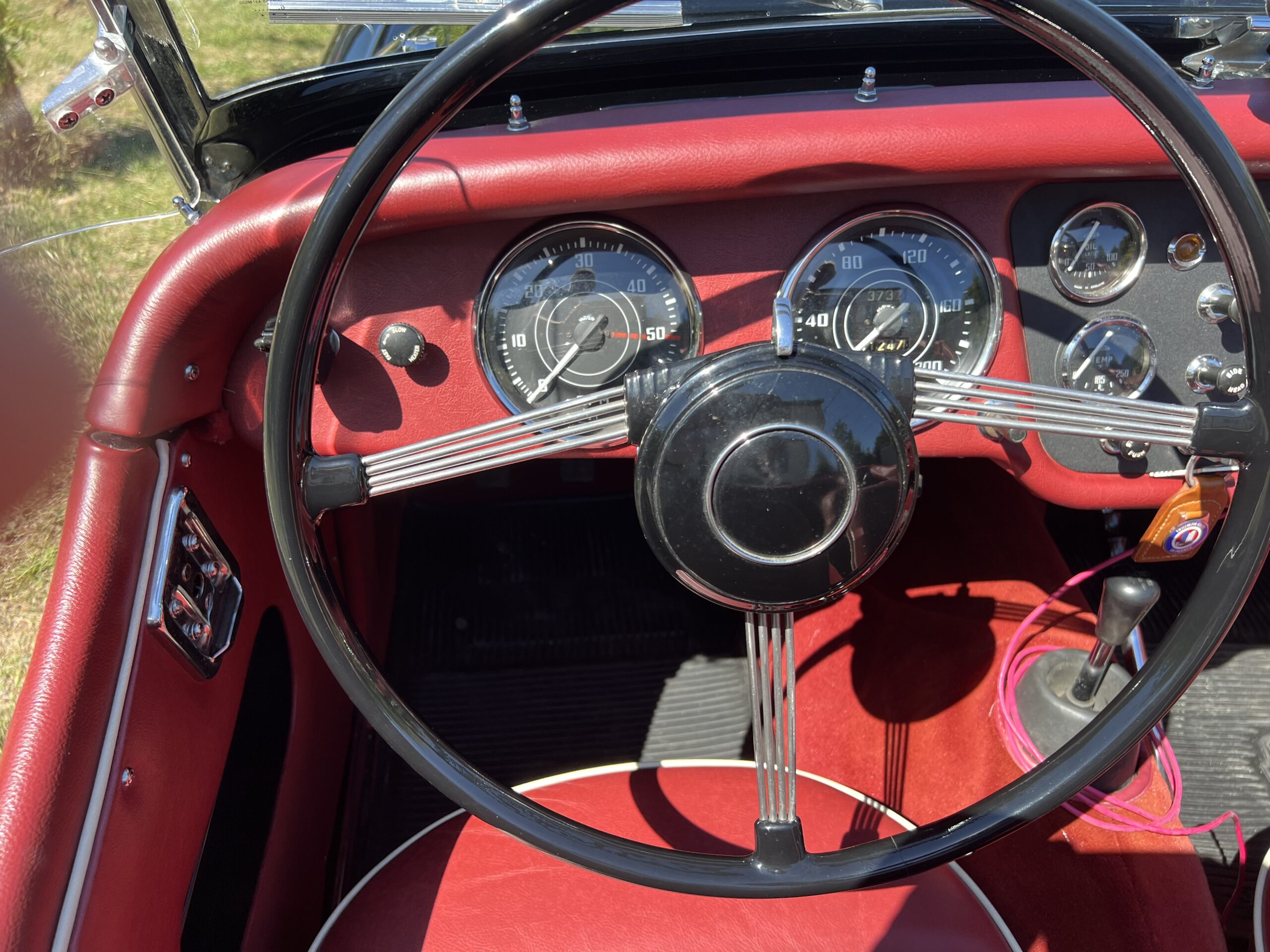 Vends TR3A 1960 noire , intérieur cuir rouge