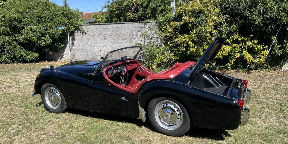 Vends TR3A 1960 noire , intérieur cuir rouge