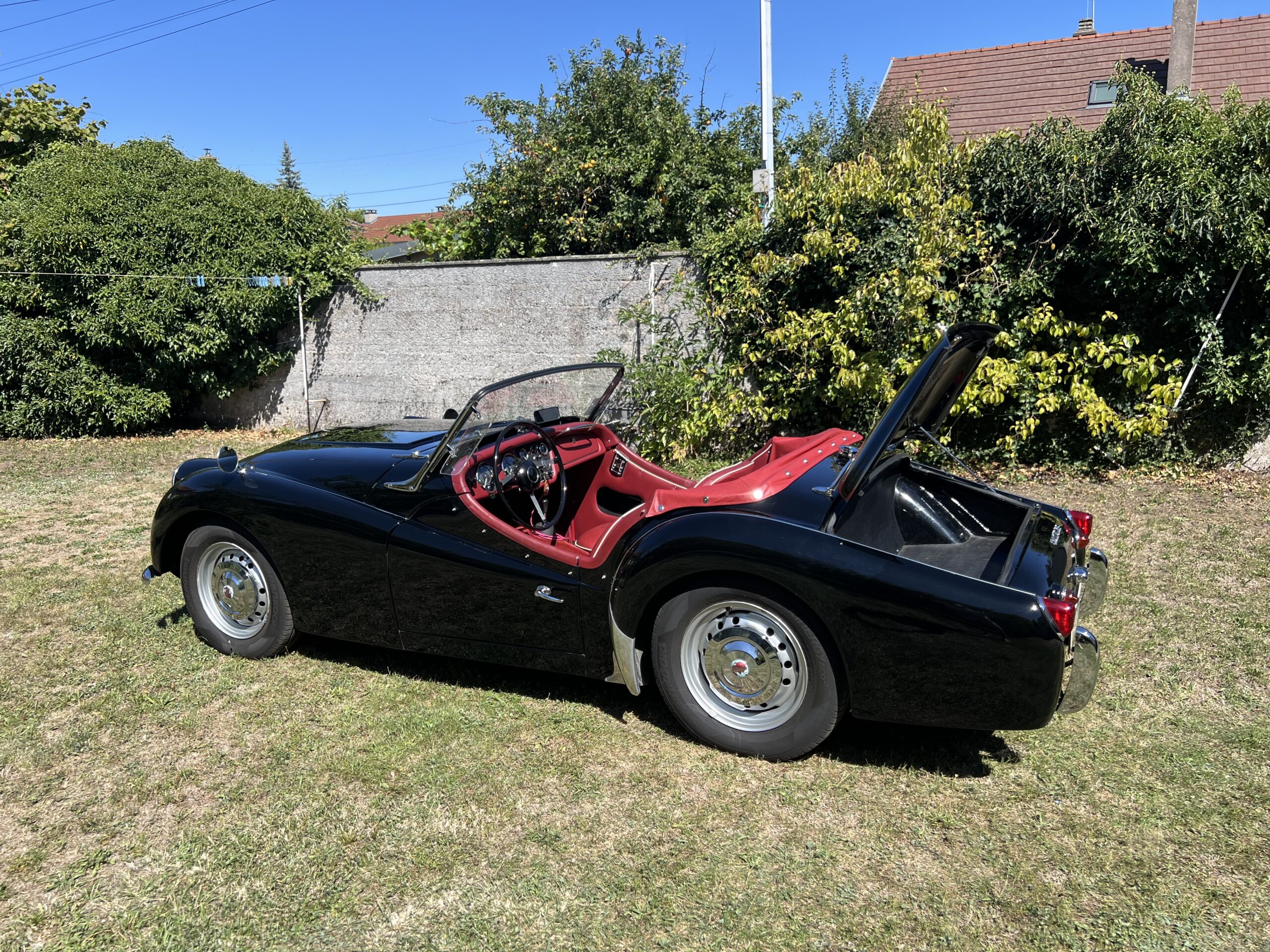 Vends TR3A 1960 noire , intérieur cuir rouge