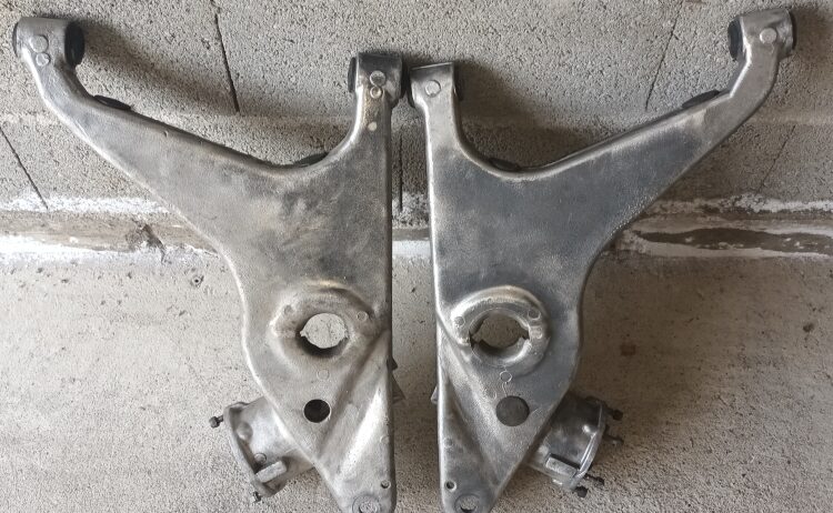 Triangles de suspension ARD et ARG Triumph Stag