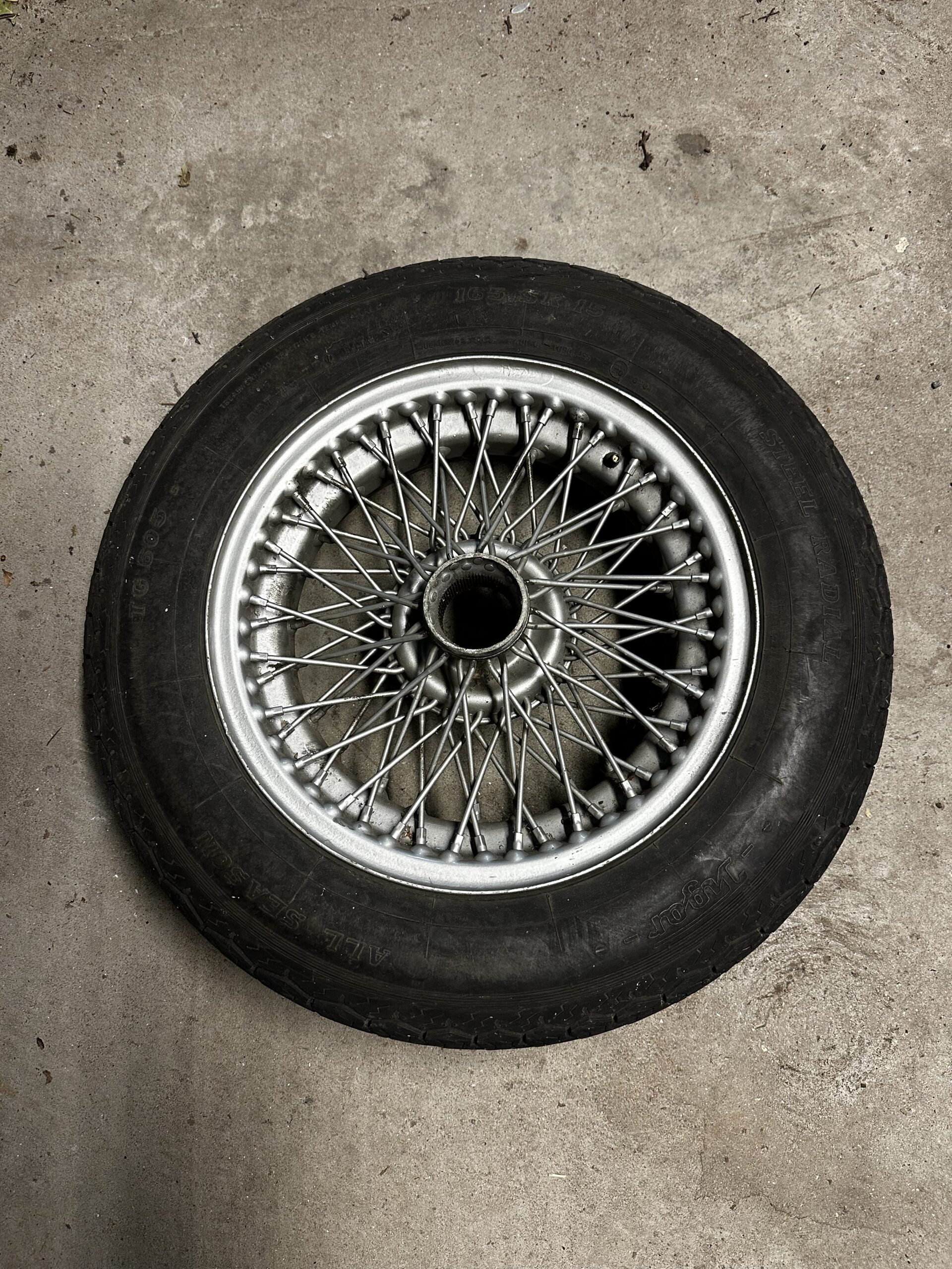 Vends 4 jantes à Fils 15″ pour TR3