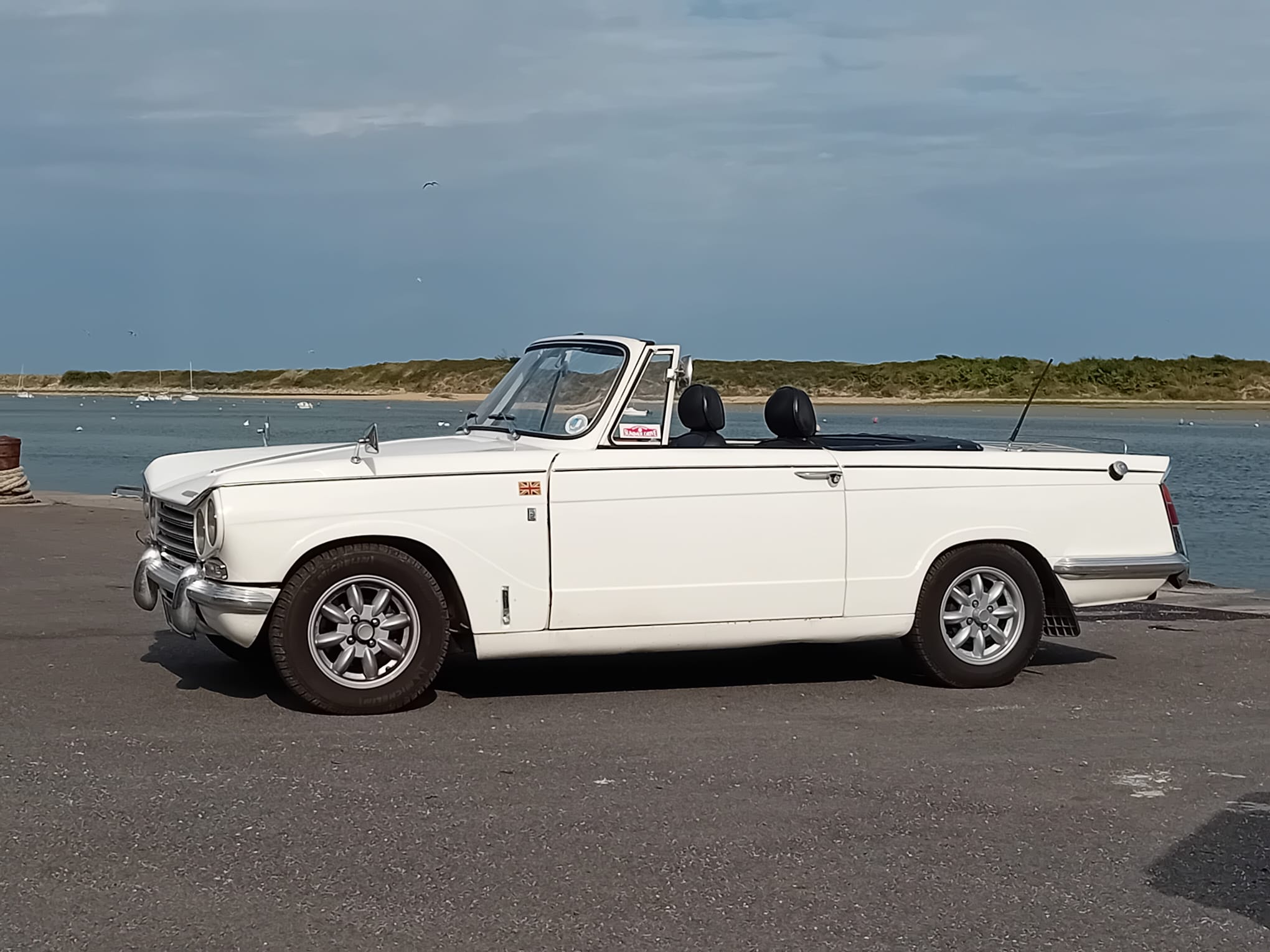 Je vends ma Triumph Vitesse 2 litres Mark II cabriolet de 1971