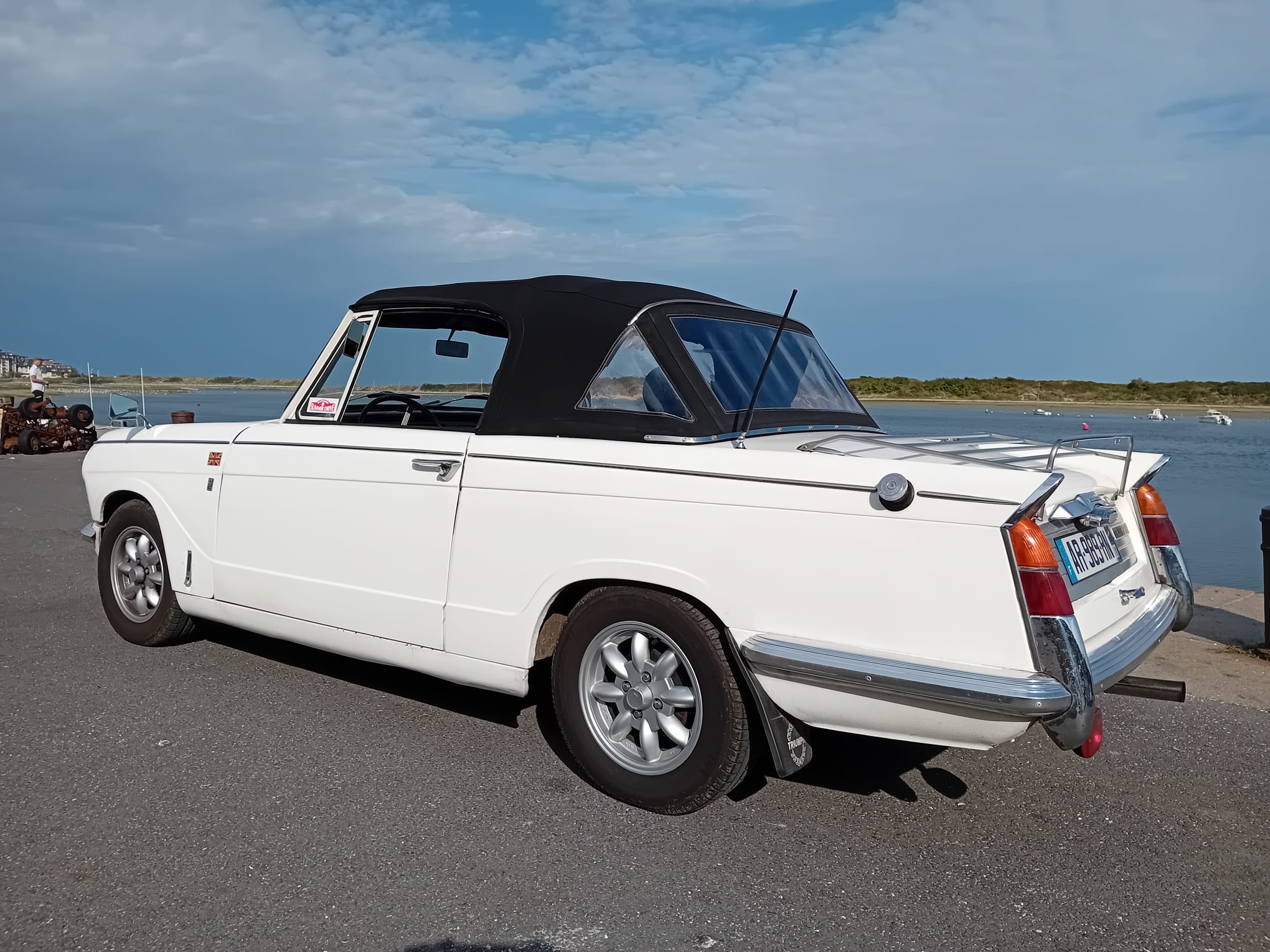 Je vends ma Triumph Vitesse 2 litres Mark II cabriolet de 1971