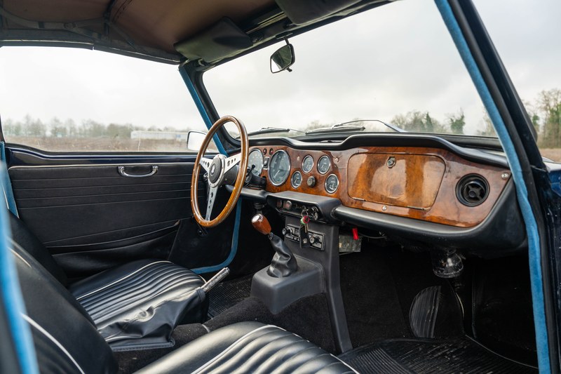 Vends Triumph TR250 1968 restaurée