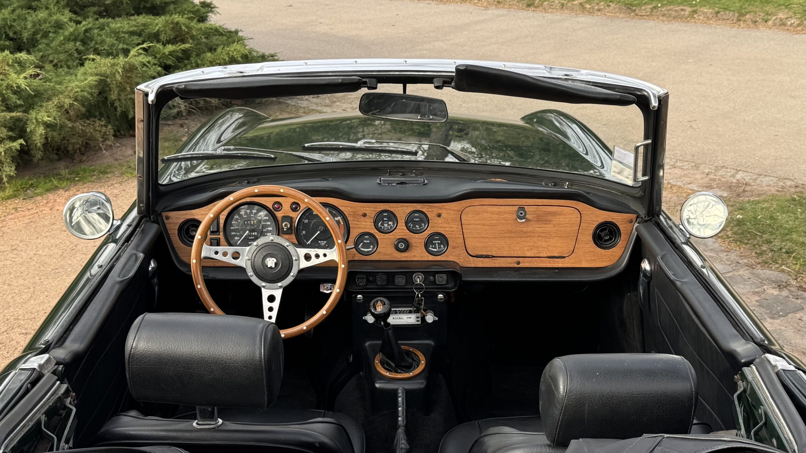Triumph TR6 vert anglais avec Overdrive de 1969.