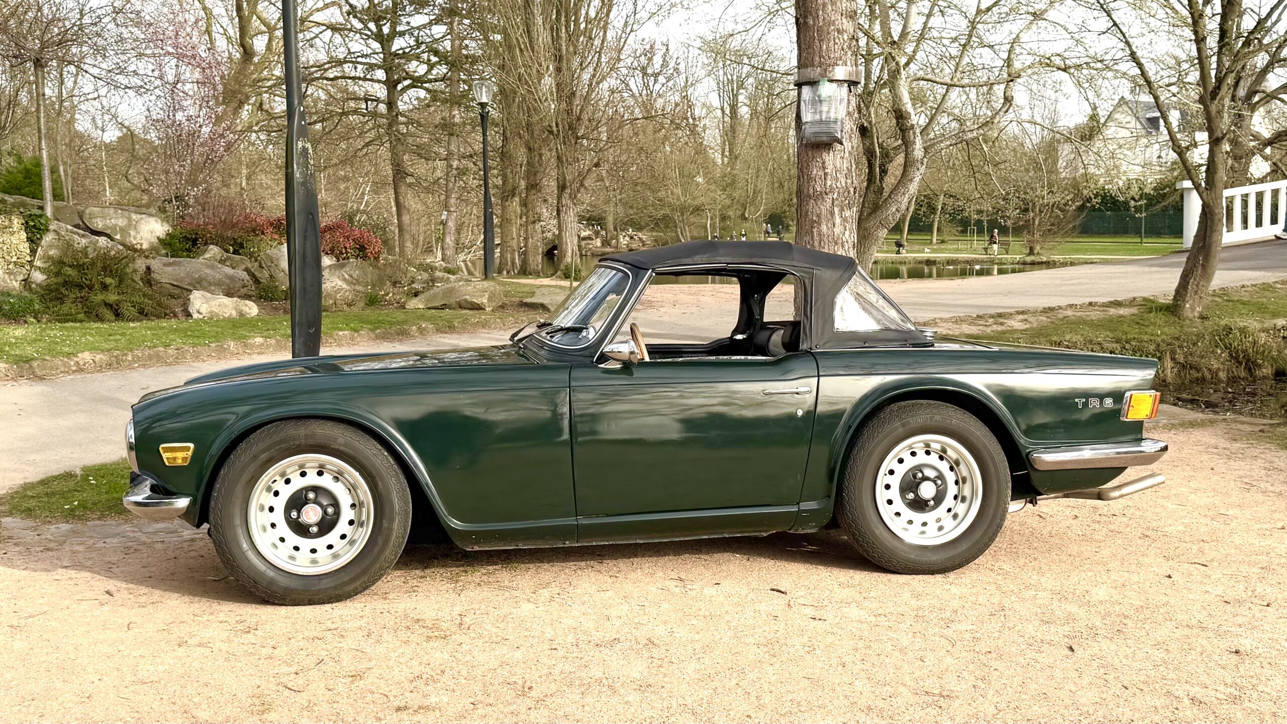 Triumph TR6 vert anglais avec Overdrive de 1969.
