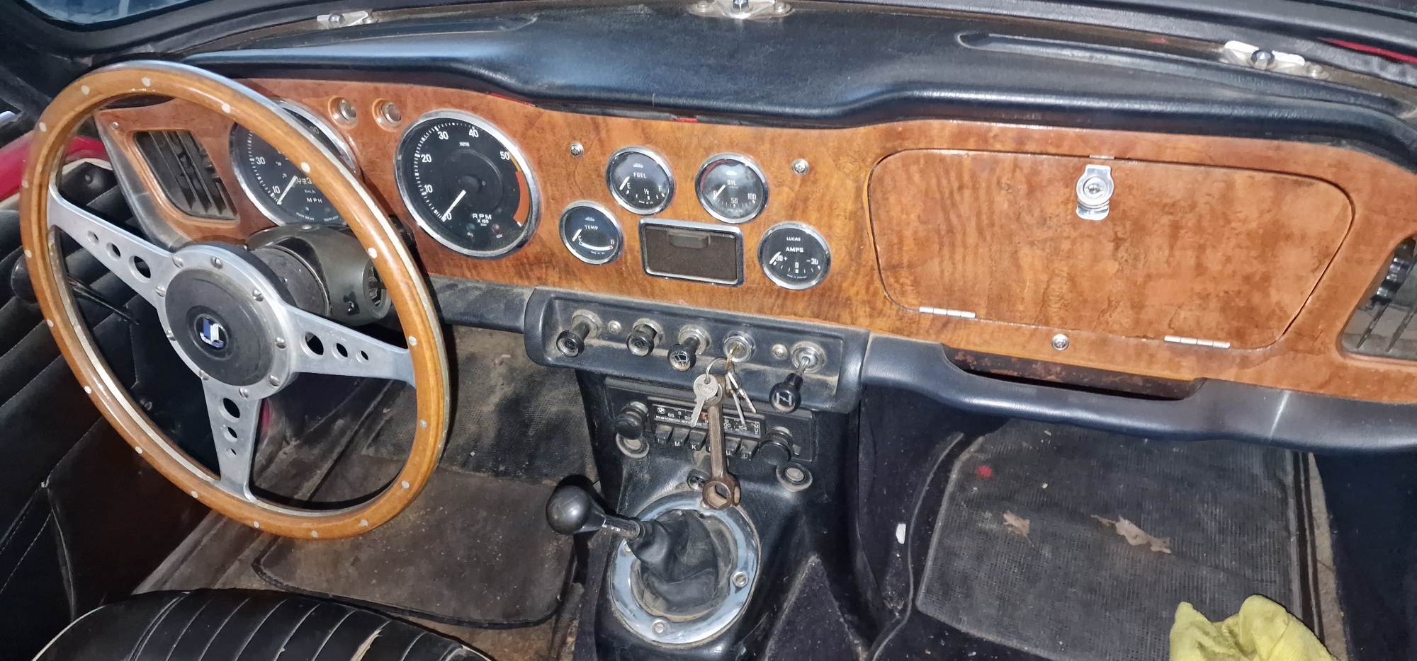 Triumph TR4A (1967) à restaurer