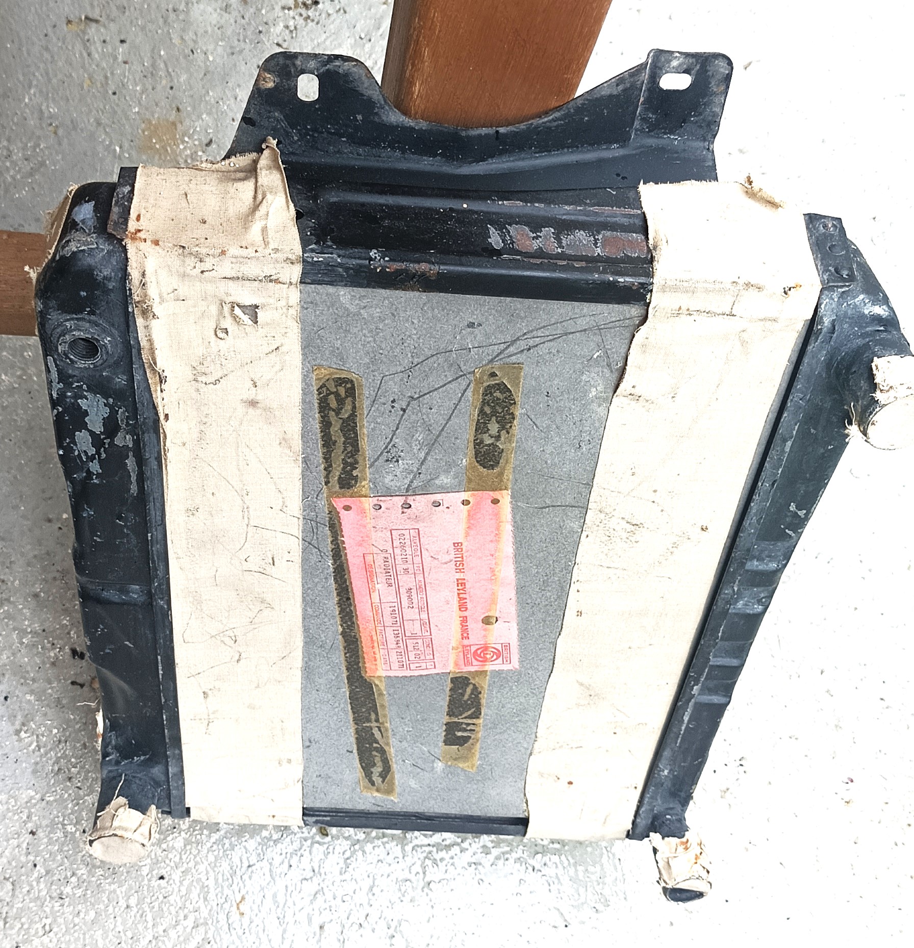 Radiateur neuf pour Triumph 1300 TC