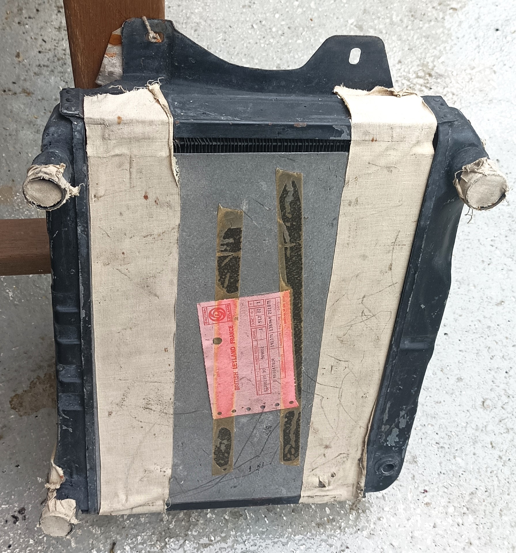 Radiateur neuf pour Triumph 1300 TC
