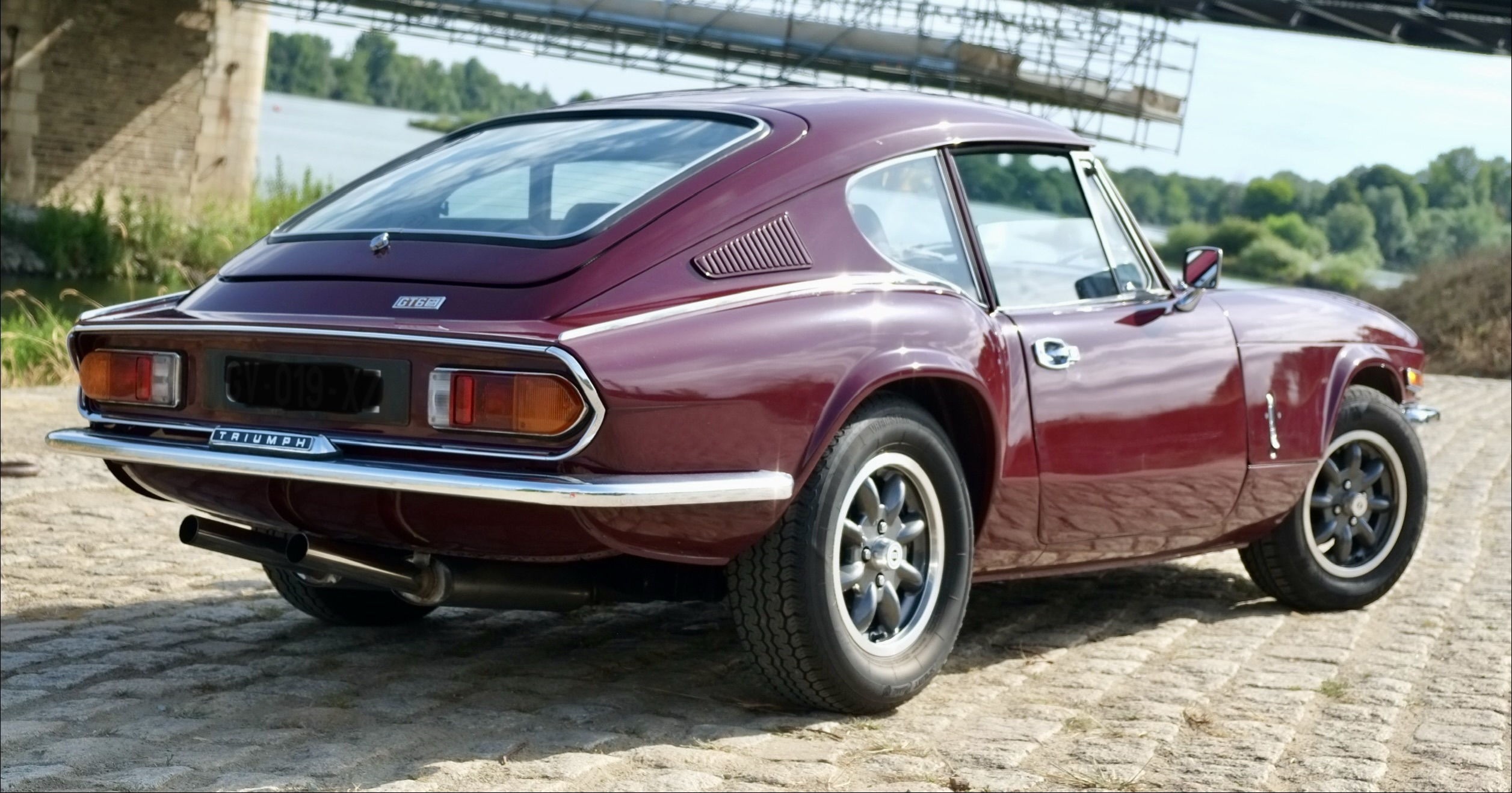 Triumph GT6 MKIII 1973 — Restauration exceptionnelle, conduite à gauche d’origine, Overdrive, état irréprochable