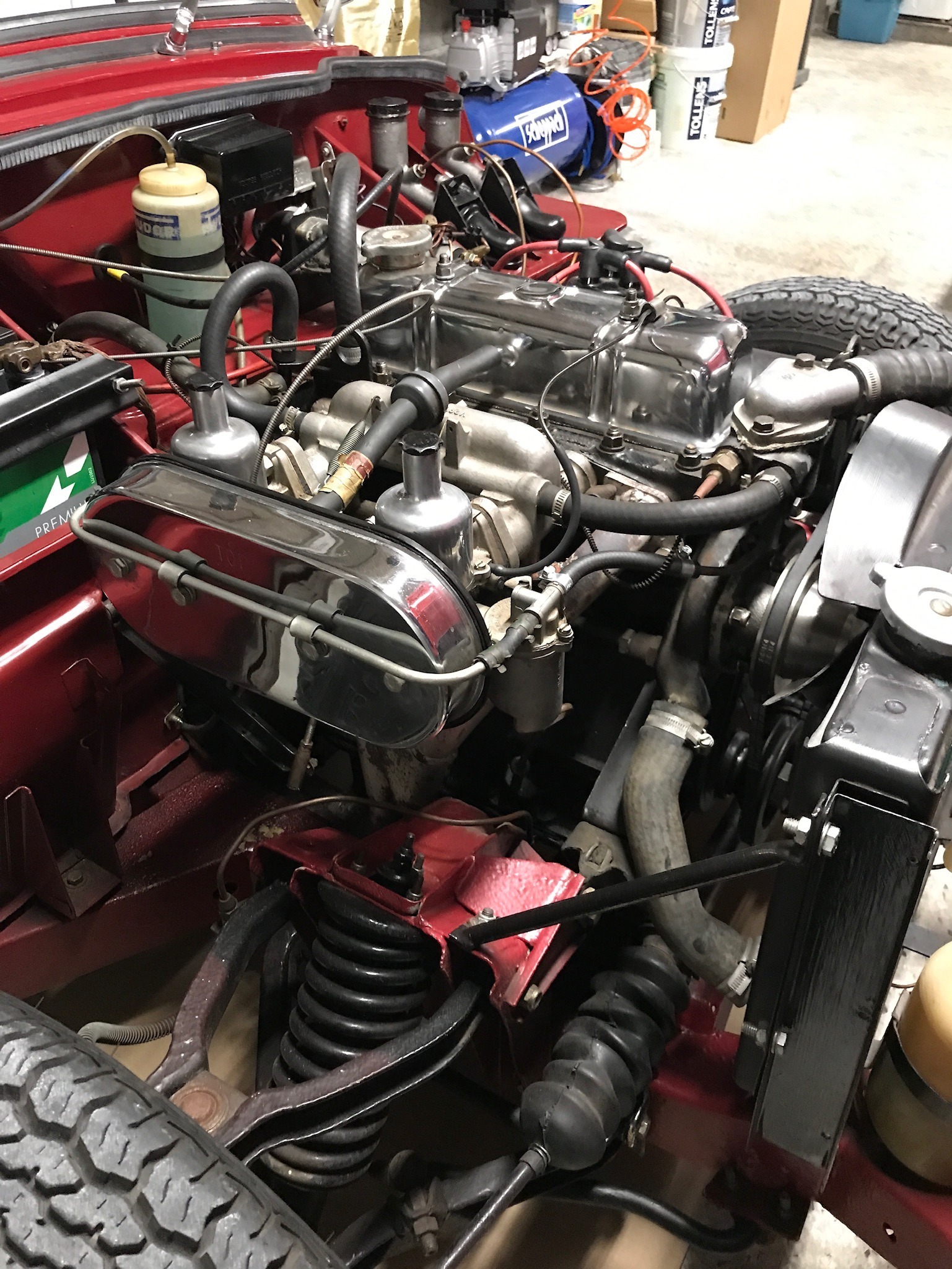 TRIUMPH SPITFIRE Mk2 cabriolet, 1967, rouge, overdrive, 103 517 km. Excellent état.